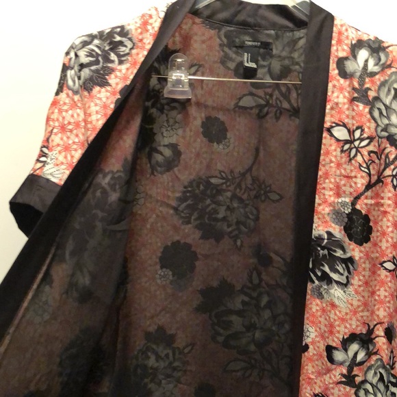 Short Sleeve Floral Kimono - Picture 4 of 8